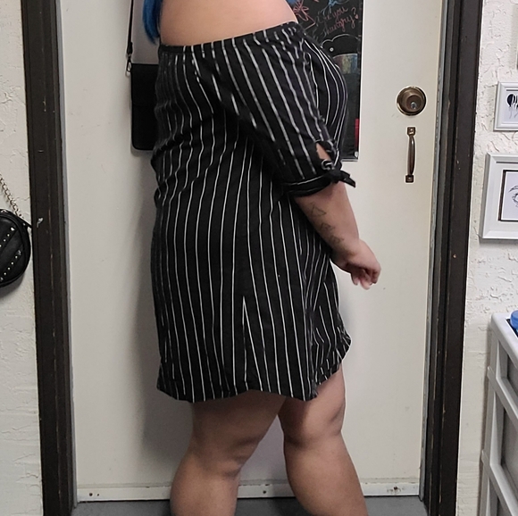 Striped off the shoulder Bluenotes mini dress - Picture 2 of 5